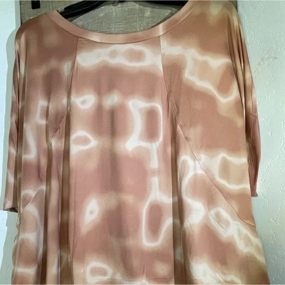 NWT ADIDAS 11 HONORE  TRAINING TEE BLUSH COLOR GLAM PRINT  (PLUS SIZE) SIZE 2X - Picture 3 of 8